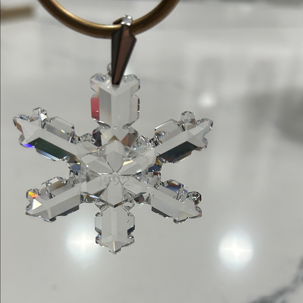 Limited Edition 1992 Swarovski Iridescent Crystal Snowflake Ornament - Picture 4 of 7